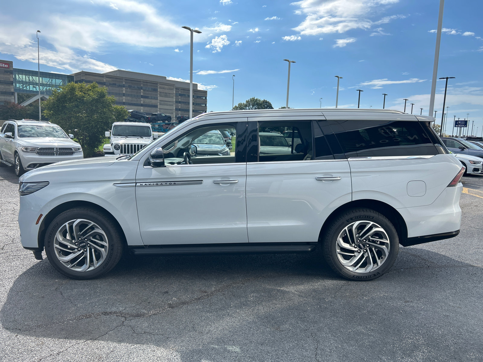 New 2026 Lincoln Navigator Premiere AWD/4WD image 4