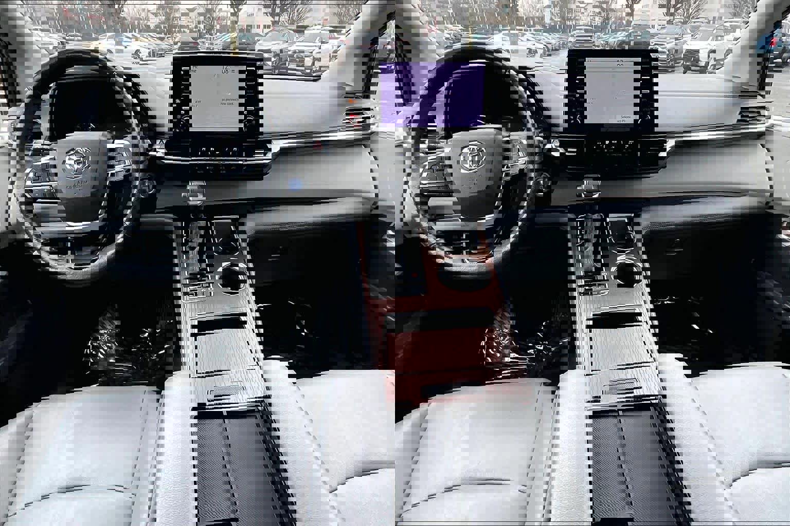 Used 2023 Toyota Sienna XLE image 15