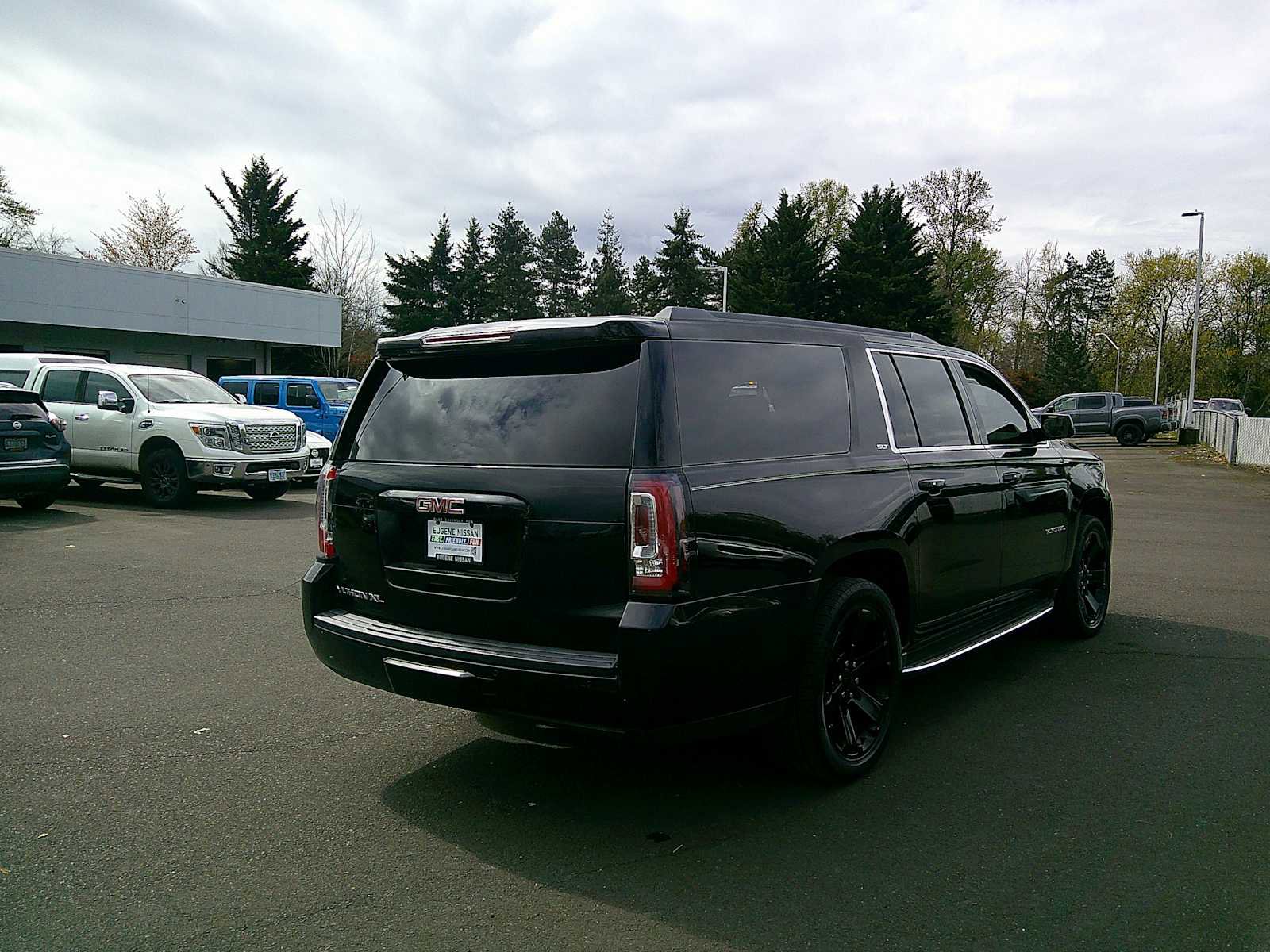 Used 2016 GMC Yukon XL SLT image 5