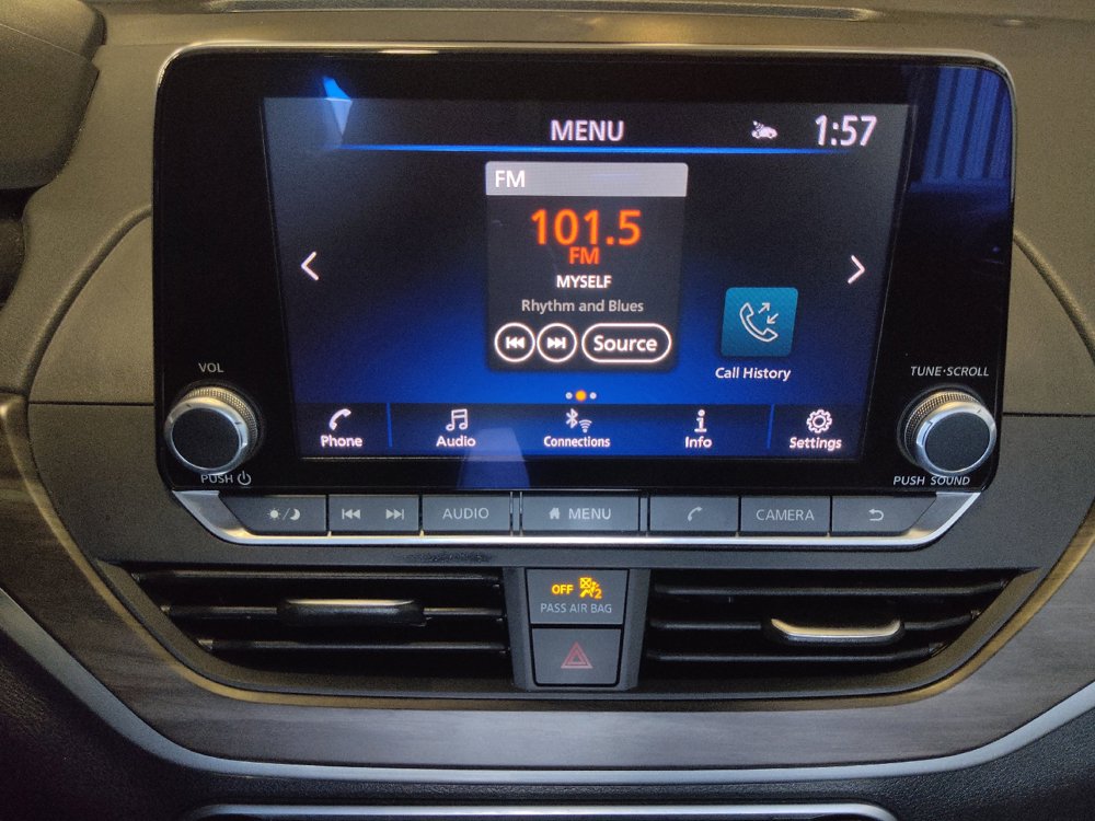 Used 2025 Nissan Altima 2.5 SV FWD image 25