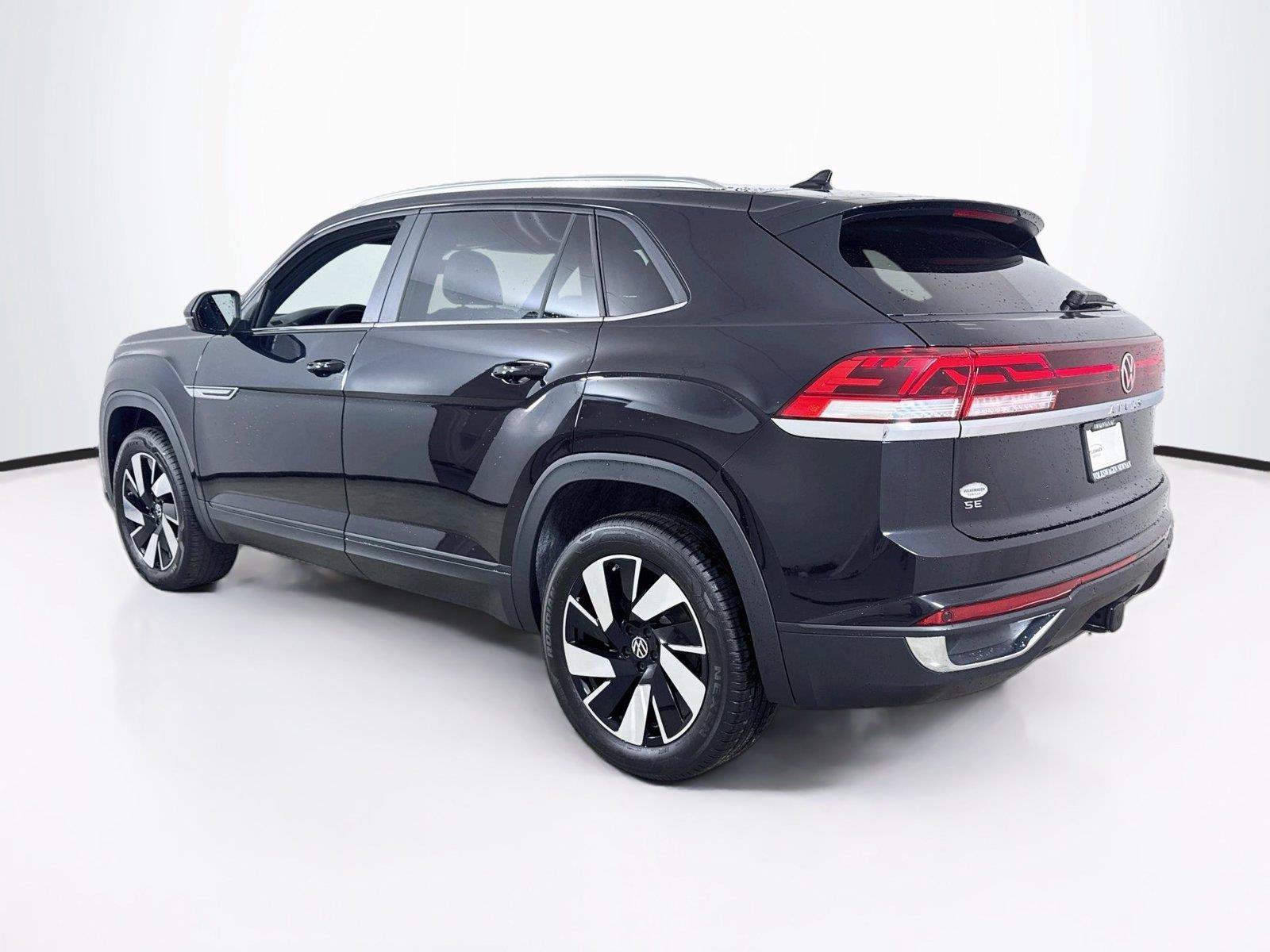 New 2026 Volkswagen Atlas Cross Sport SE FWD image 7