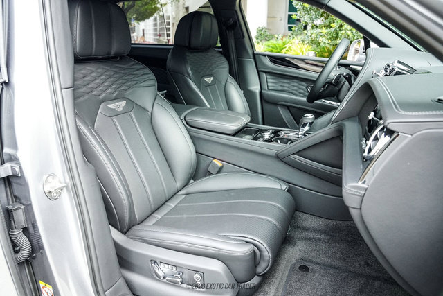 Used 2024 Bentley Bentayga Extended Wheelbase AWD/4WD image 47