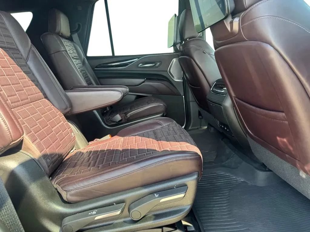 Used 2021 Cadillac Escalade Premium Luxury Platinum AWD/4WD image 17