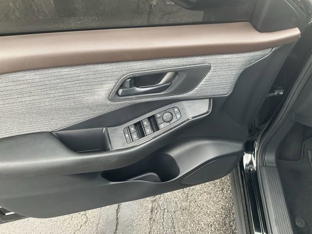 Used 2023 Nissan Rogue S image 25