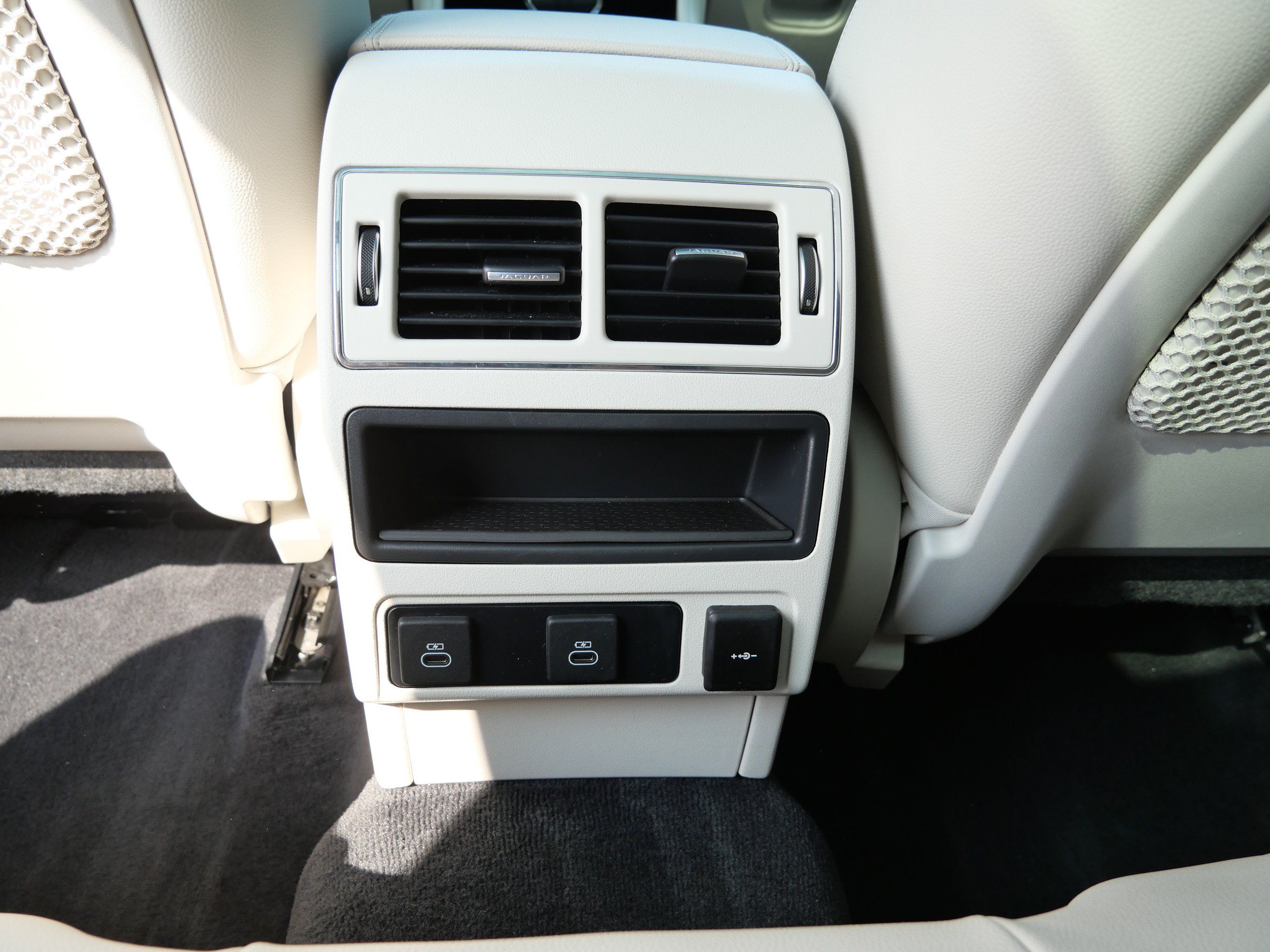 Certified 2025 Jaguar F-PACE R-Dynamic S AWD/4WD image 17