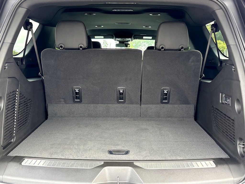 New 2025 Chevrolet Suburban Premier RWD image 20