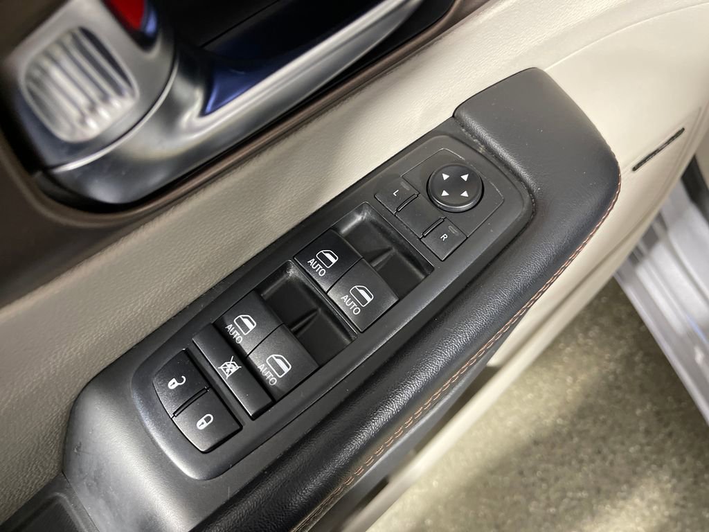 Used 2019 Chrysler Pacifica Touring-L Plus w/ Advanced Safetytec Group FWD image 18