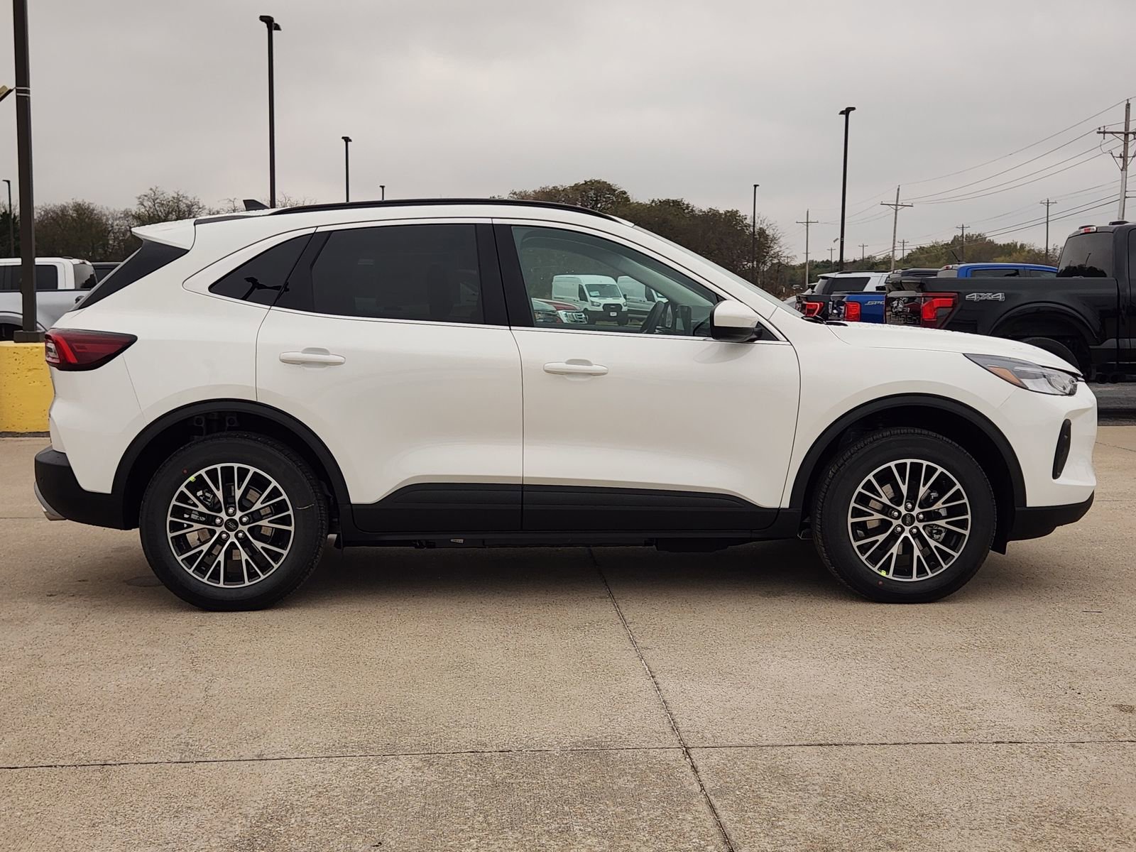 New 2026 Ford Escape SE image 7