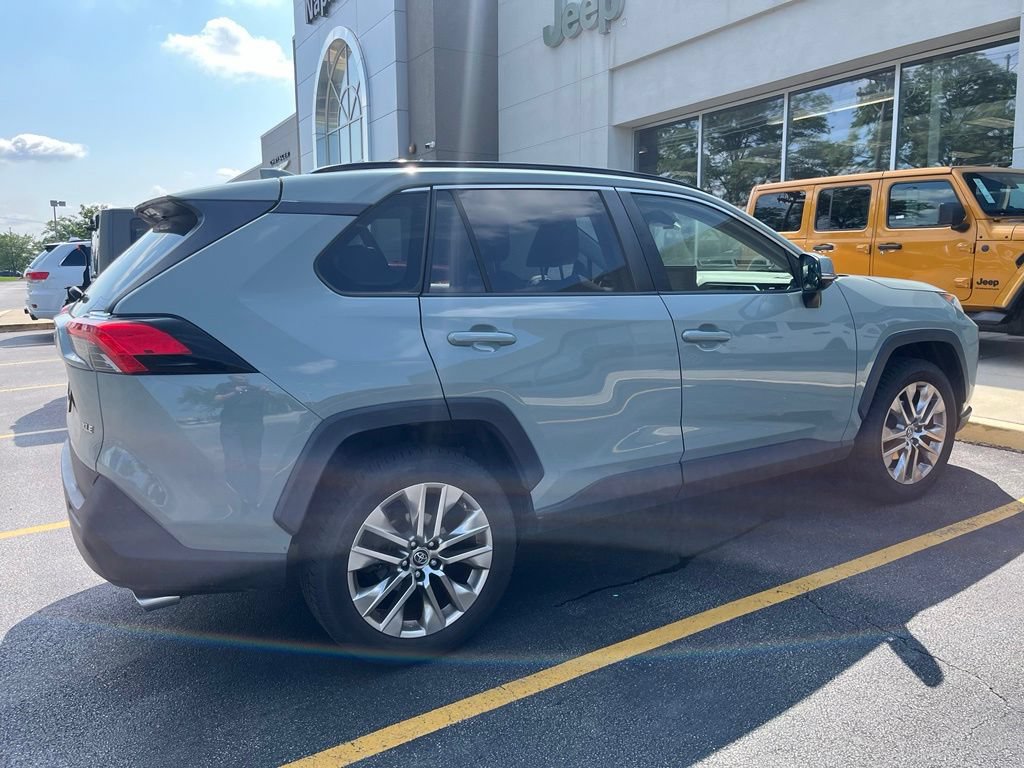Used 2019 Toyota RAV4 XLE Premium FWD image 7