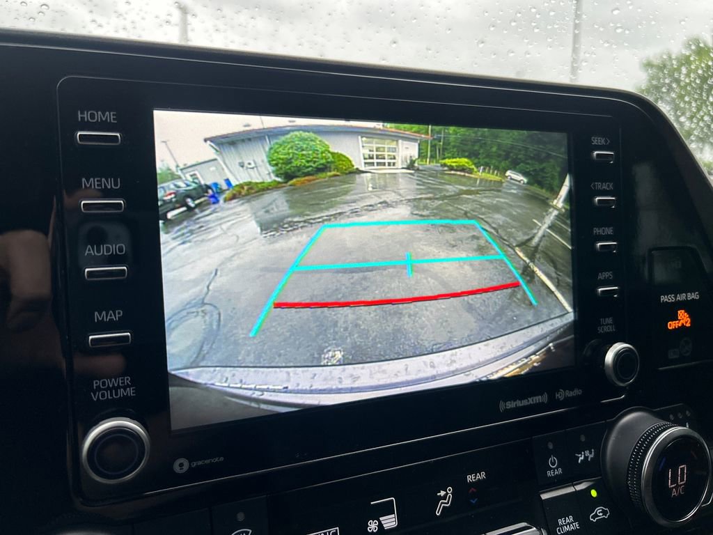 Used 2022 Toyota Highlander XLE AWD/4WD image 15
