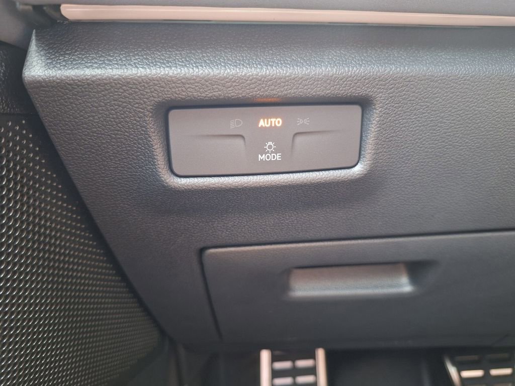 New 2026 Volkswagen Tiguan SE R-Line image 12