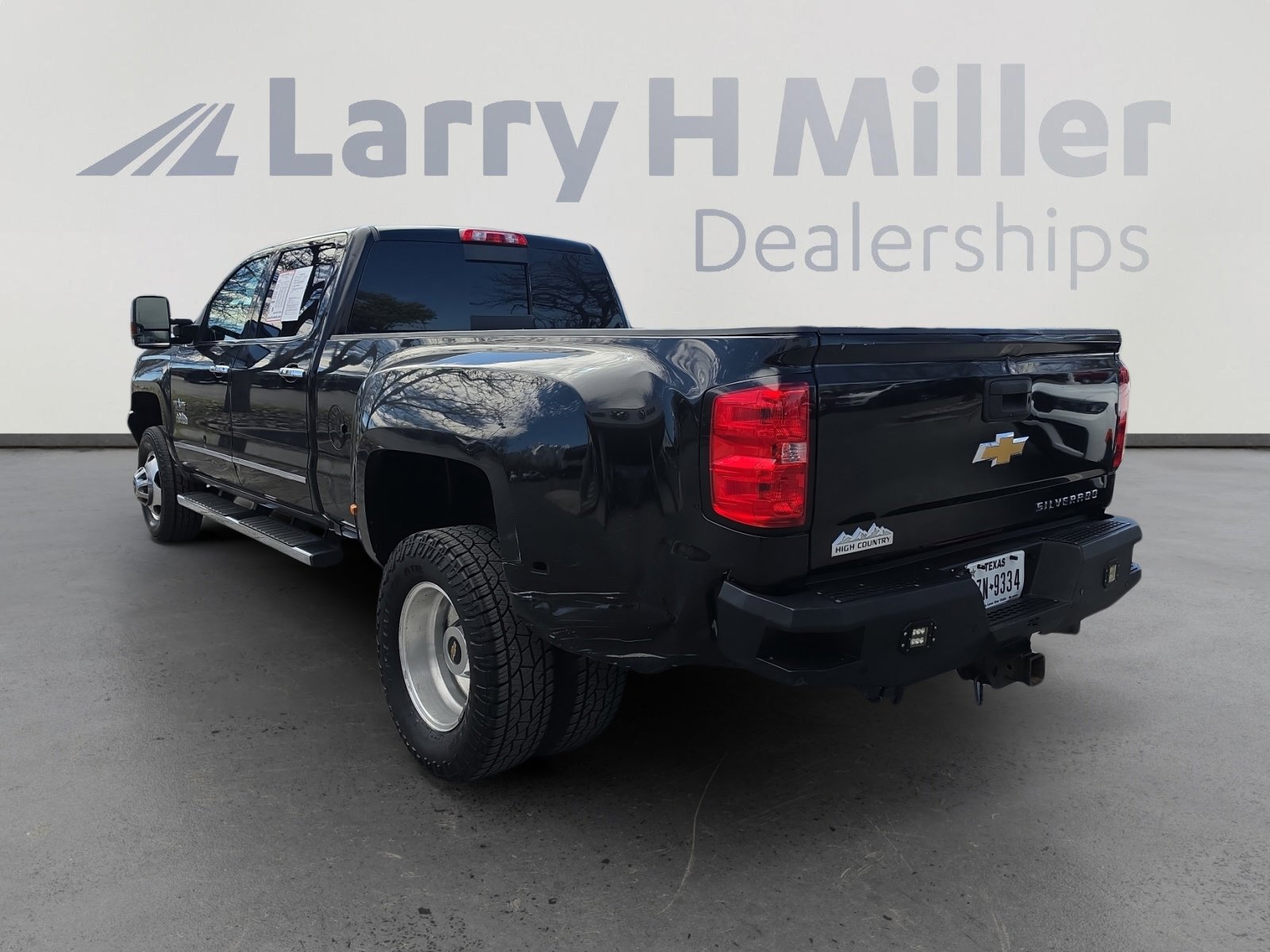 Used 2019 Chevrolet Silverado 3500 High Country w/ Duramax Plus Package image 3