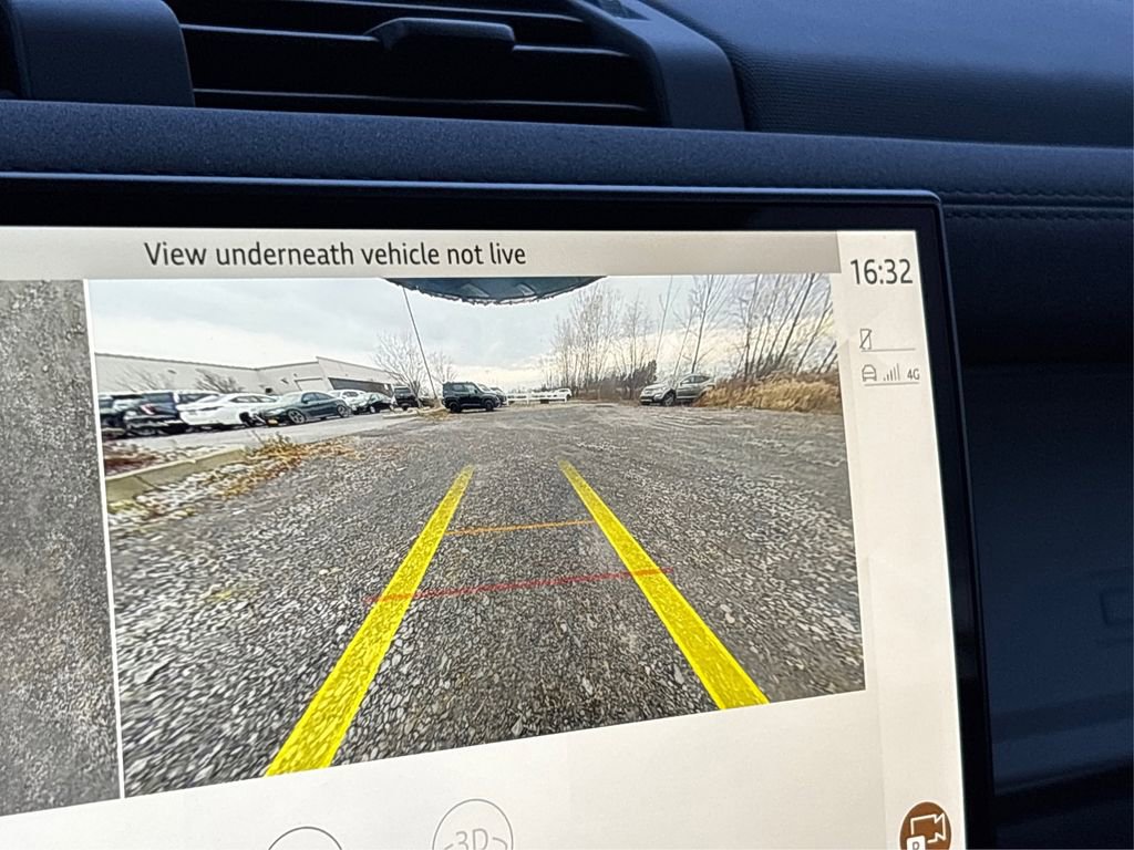 Used 2023 Land Rover Defender 90 S image 26