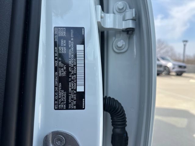 Certified 2023 Volvo XC40 B5 Plus w/ Climate Package image 33