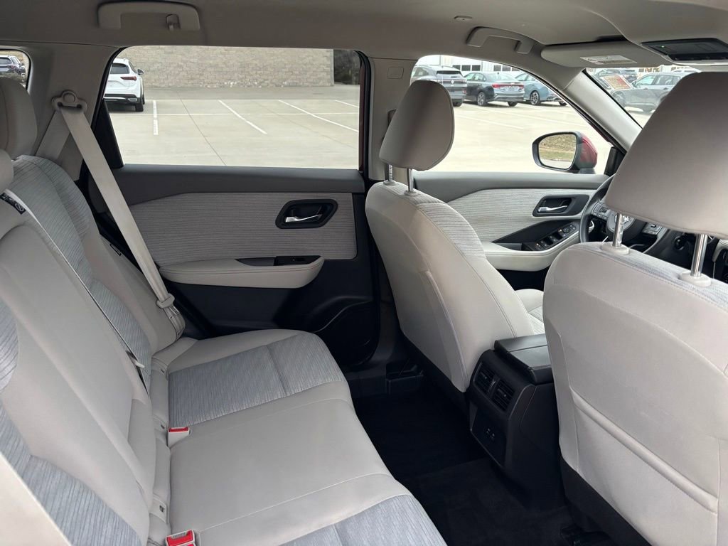 Used 2023 Nissan Rogue SV image 14