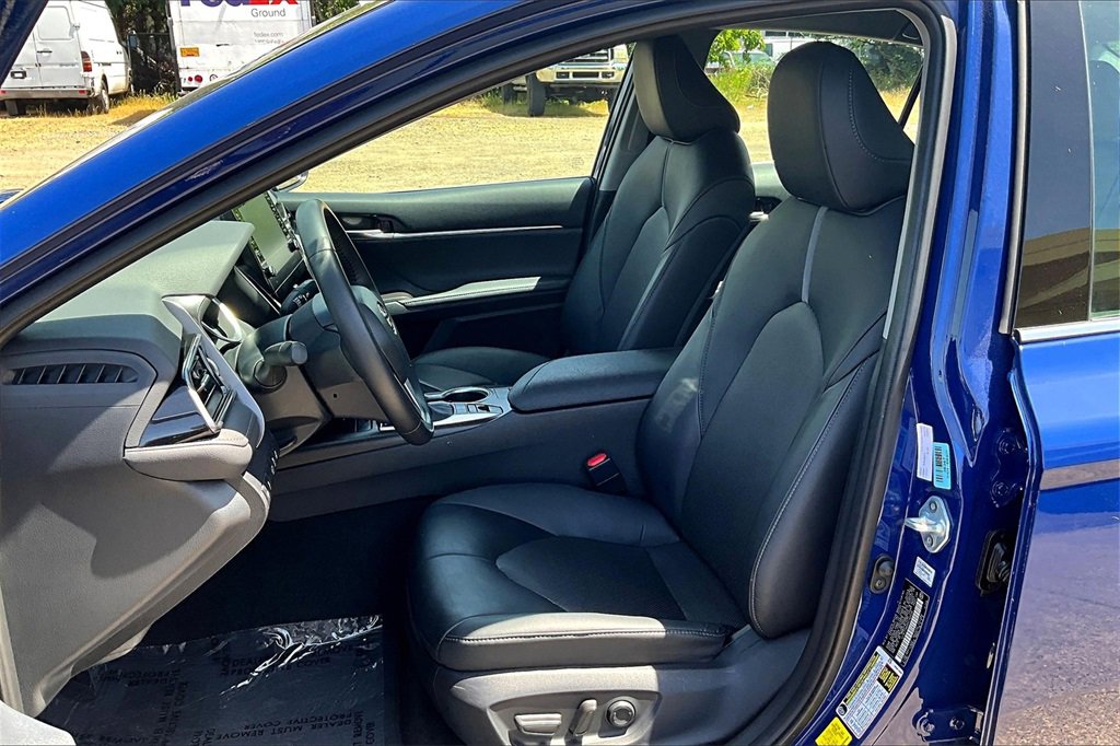 Used 2023 Toyota Camry XLE w/ Cold Weather Package image 8