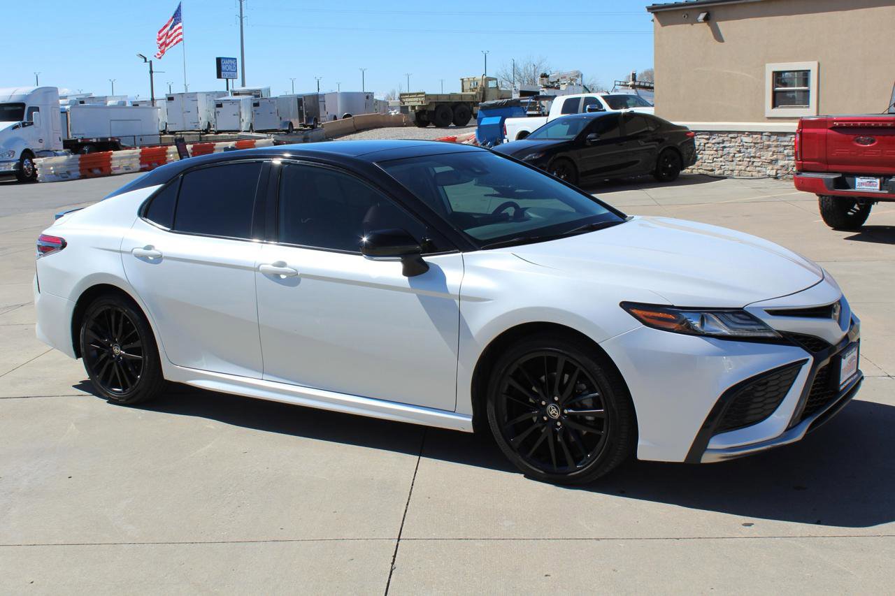 Used 2023 Toyota Camry XSE FWD image 5