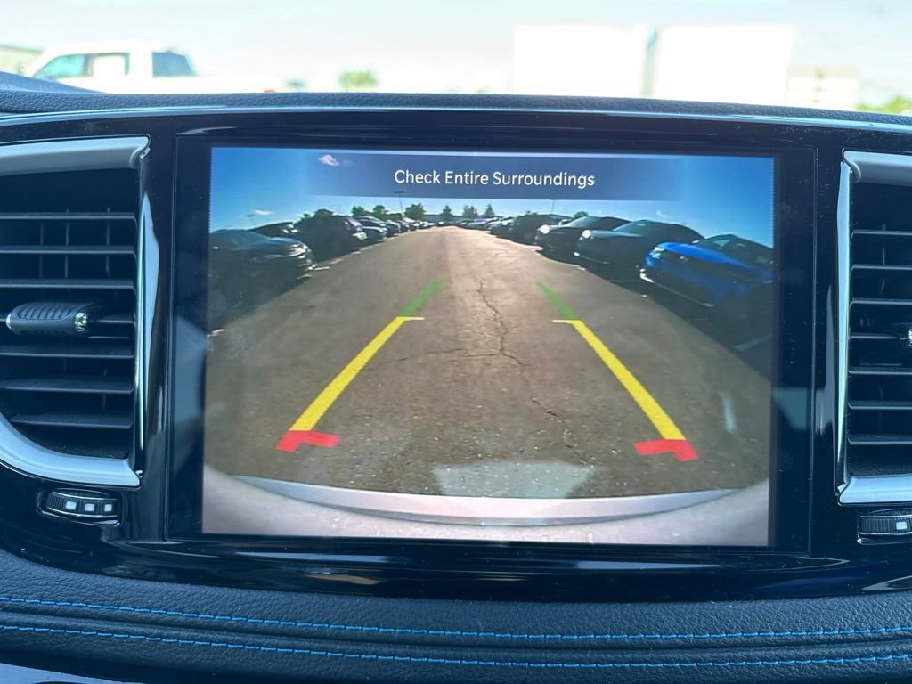 Used 2021 Chrysler Pacifica Touring w/ Uconnect Theater Family Group FWD image 23