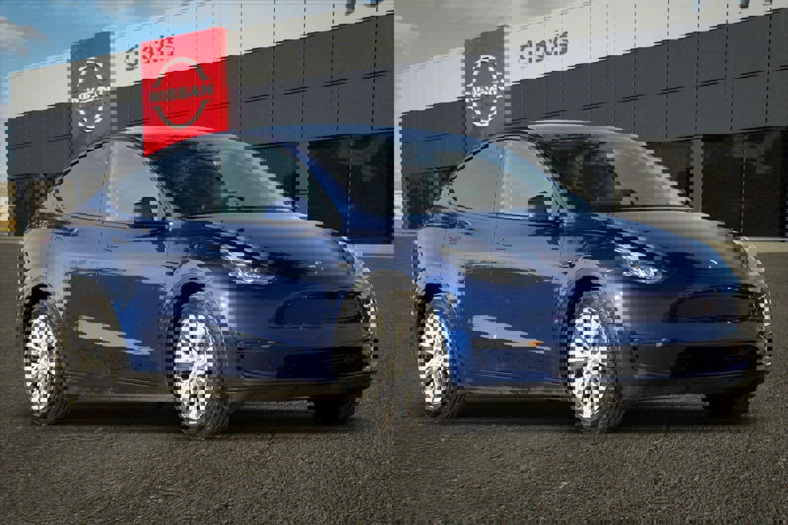 Used 2021 Tesla Model Y Standard Range image 10