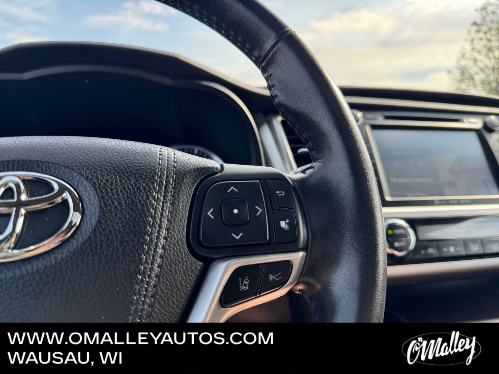 Used 2018 Toyota Highlander Limited AWD/4WD image 17