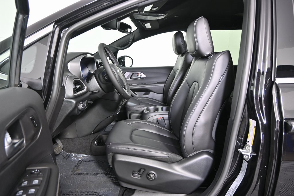 New 2026 Chrysler Pacifica Select image 22