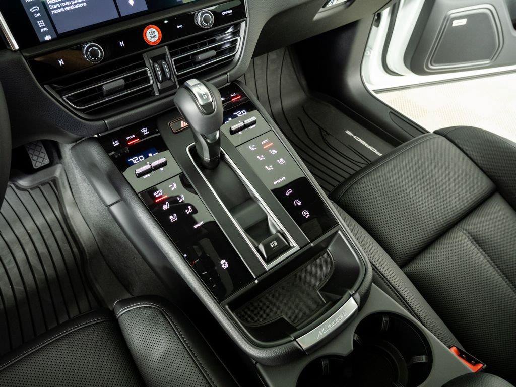 New 2026 Porsche Macan AWD/4WD image 18
