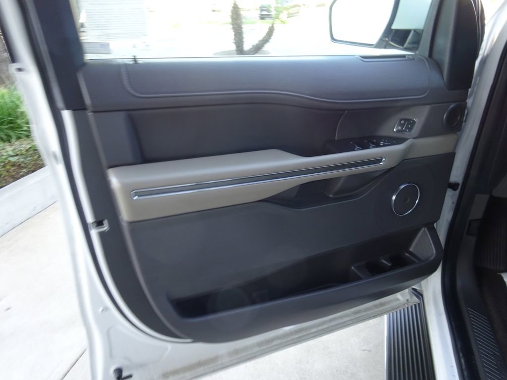 Used 2020 Ford Expedition XLT w/ Equipment Group 202A RWD image 27