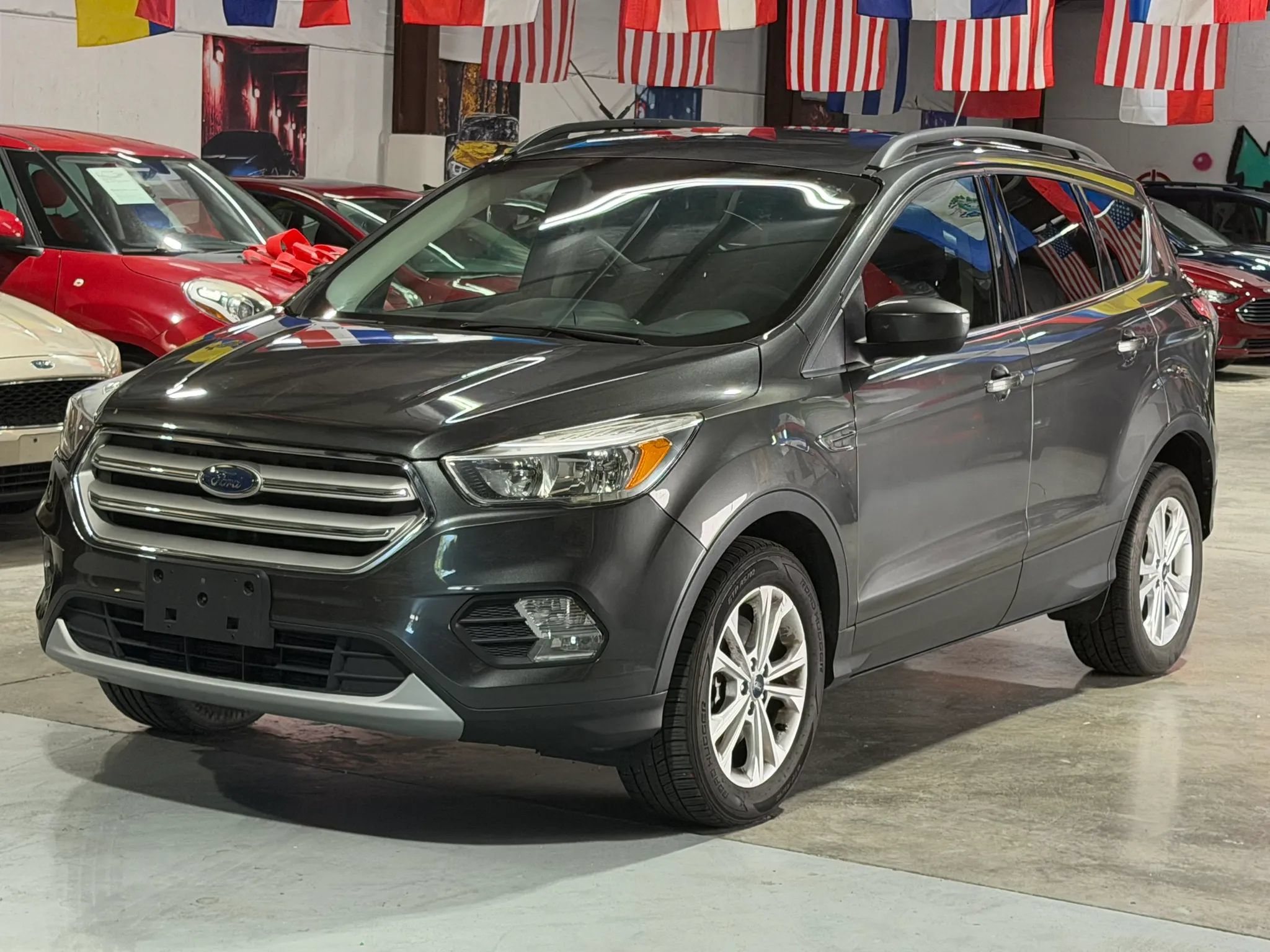 Used 2018 Ford Escape SE w/ SE Sync 3 Package AWD/4WD image 3