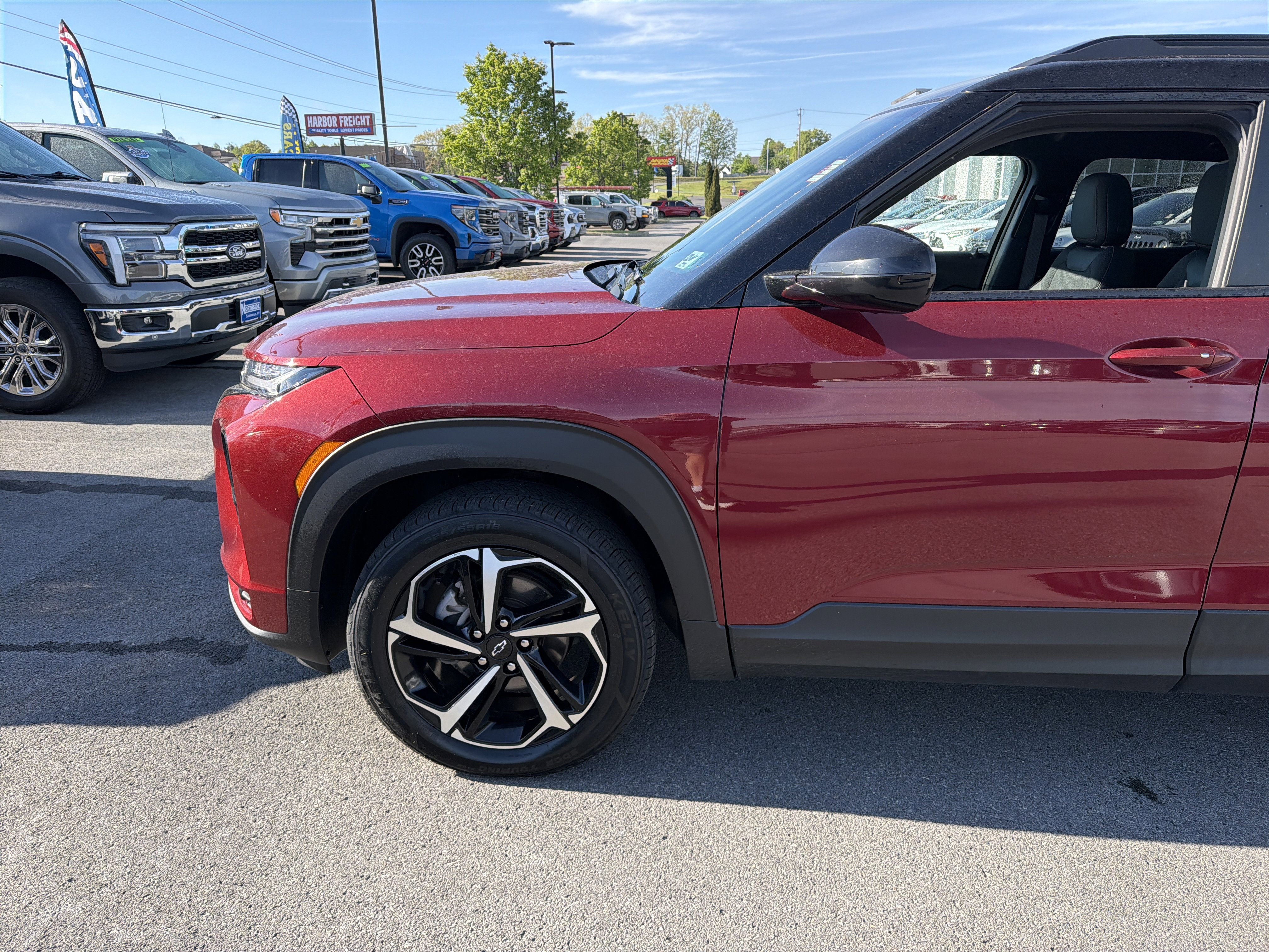 Used 2023 Chevrolet TrailBlazer RS w/ Sun and Liftgate Package AWD/4WD image 11
