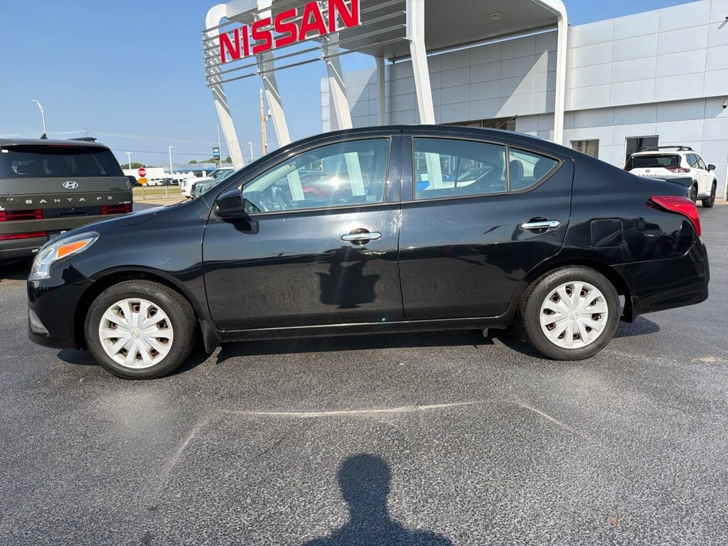 Used 2015 Nissan Versa SV FWD image 2