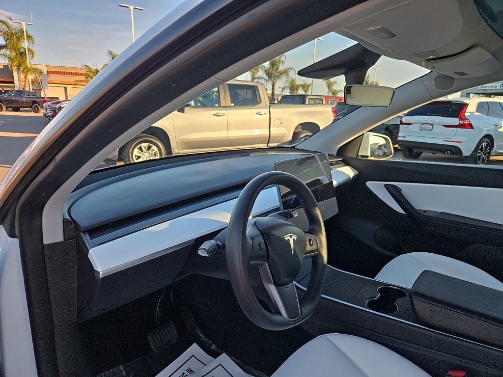 Used 2020 Tesla Model Y Long Range image 12
