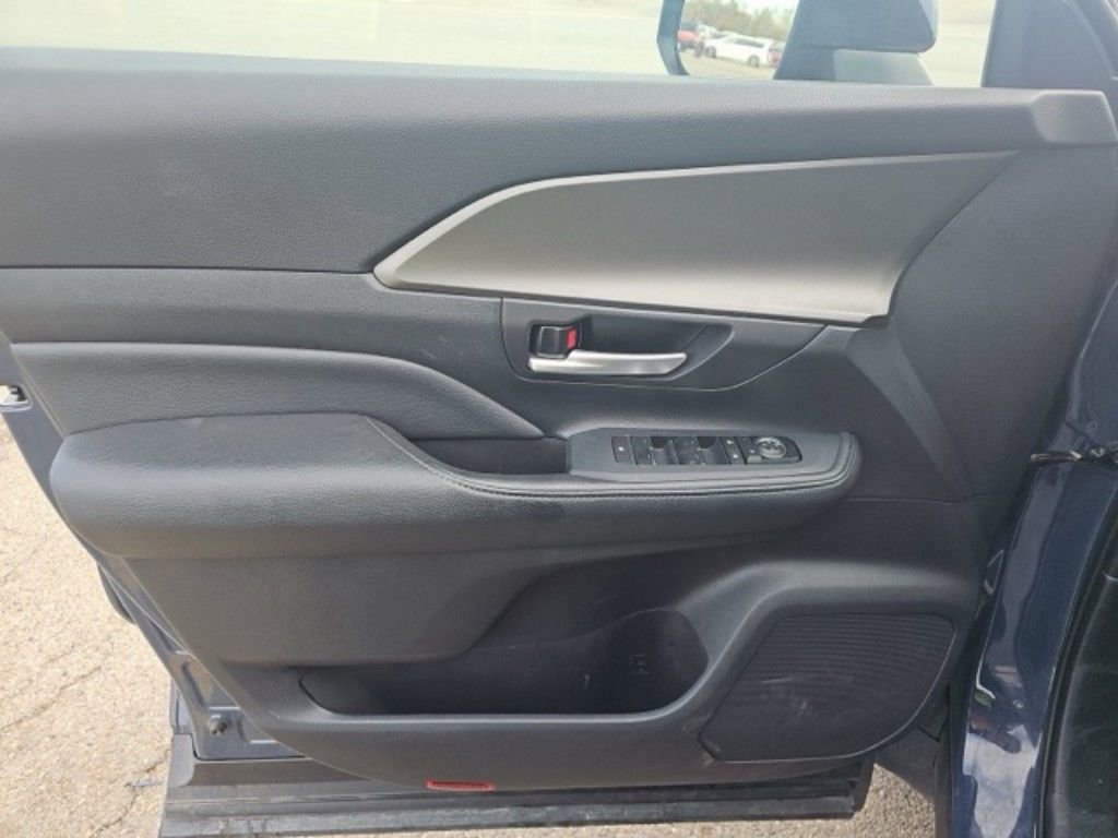 Used 2025 Toyota Grand Highlander AWD image 31