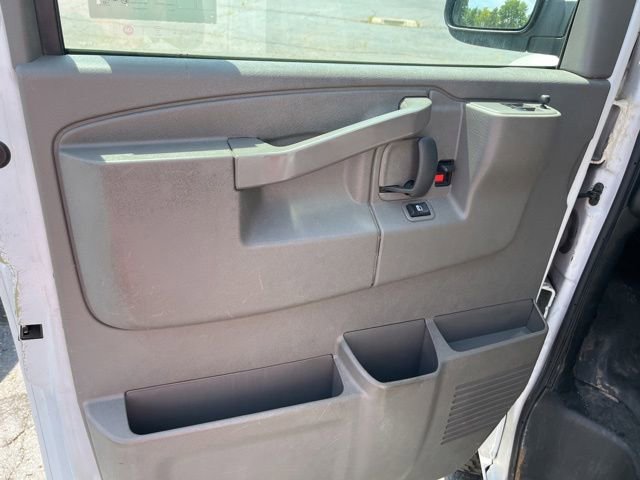Used 2023 Chevrolet Express 2500 Extended RWD image 7