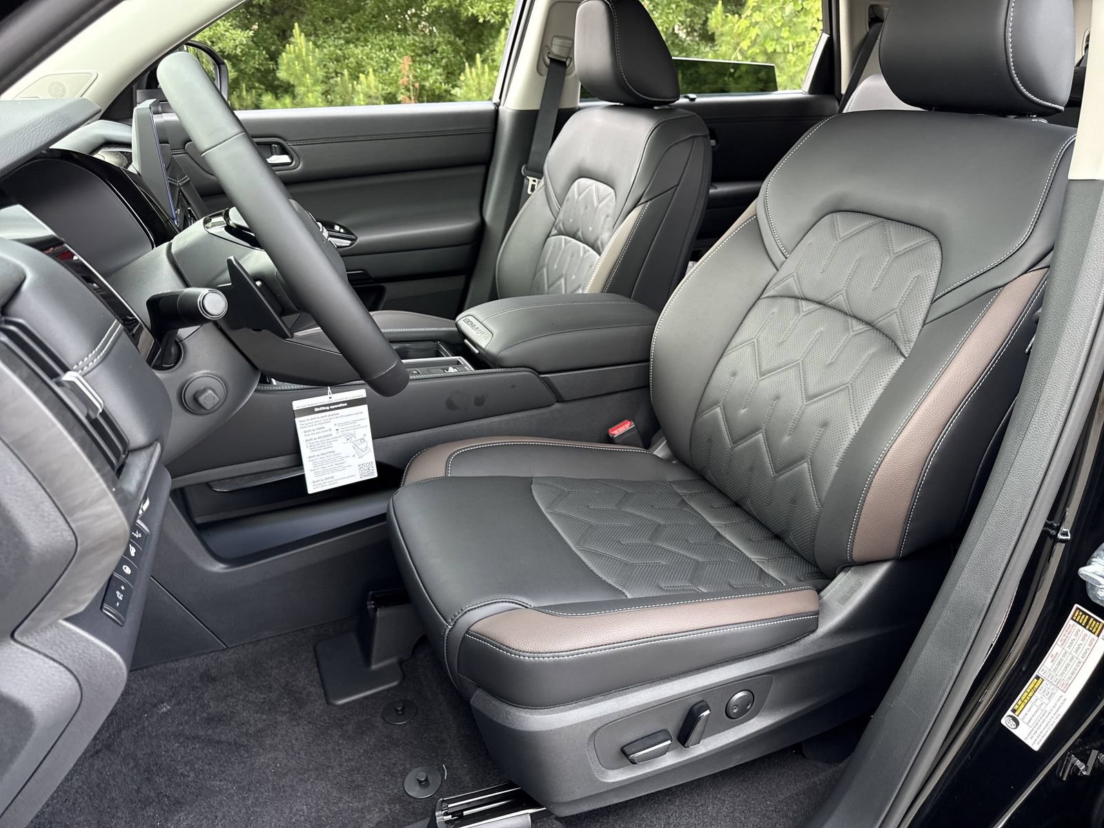 New 2026 Nissan Pathfinder Platinum FWD image 14