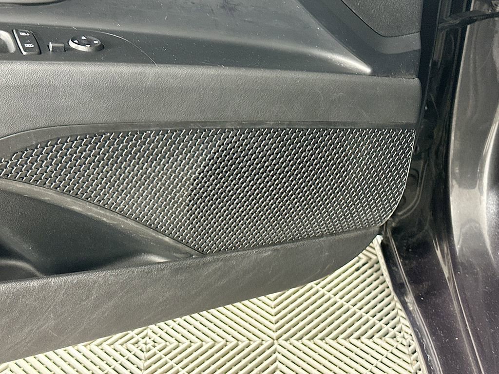 Used 2022 Hyundai Elantra SE image 24