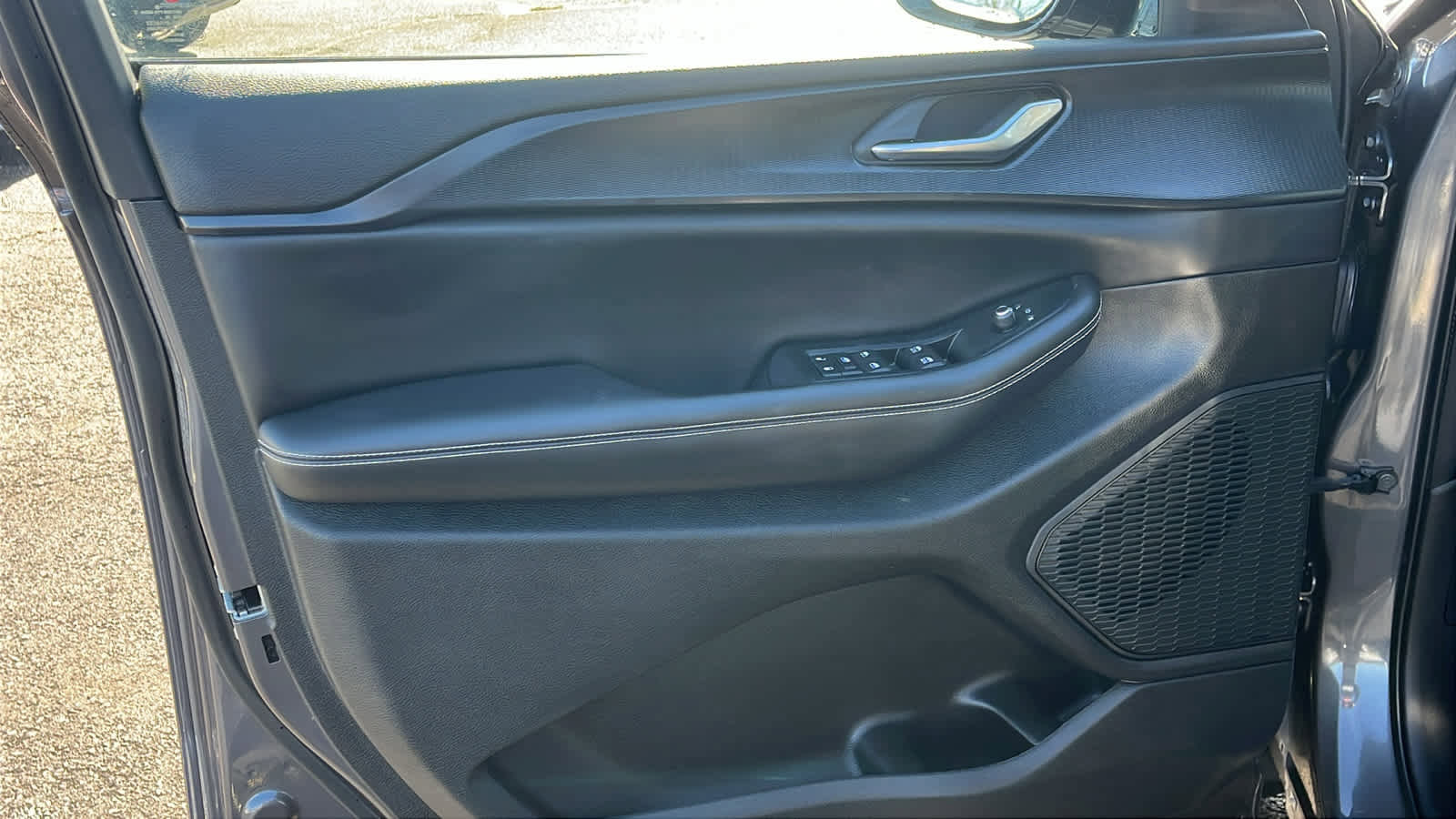 Used 2023 Jeep Grand Cherokee Altitude image 9
