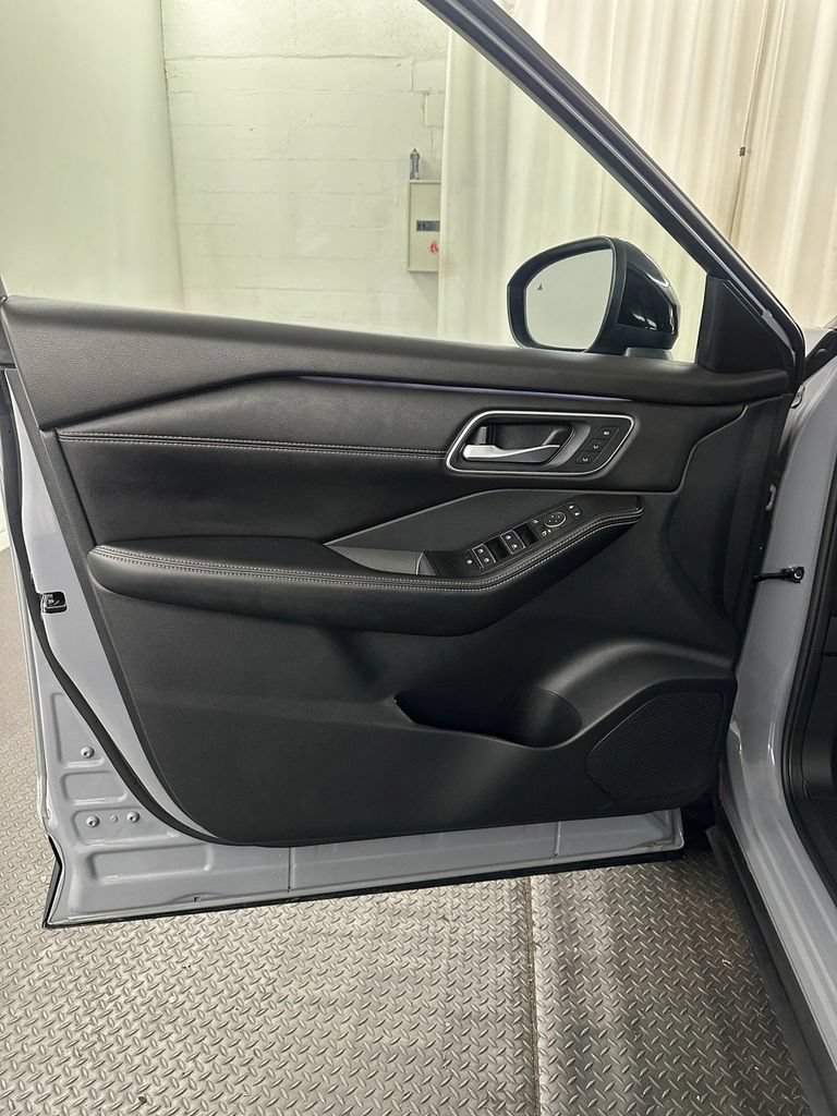 Used 2024 Nissan Rogue Platinum w/ Platinum Premium Package AWD/4WD image 8