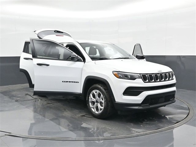 Used 2025 Jeep Compass Sport image 45