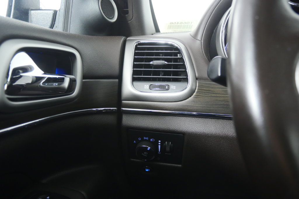 Used 2018 Jeep Grand Cherokee Overland RWD image 20