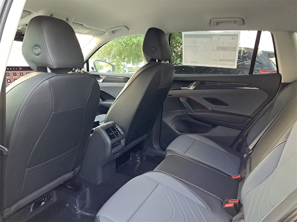 Certified 2025 Volkswagen Tiguan SE image 5