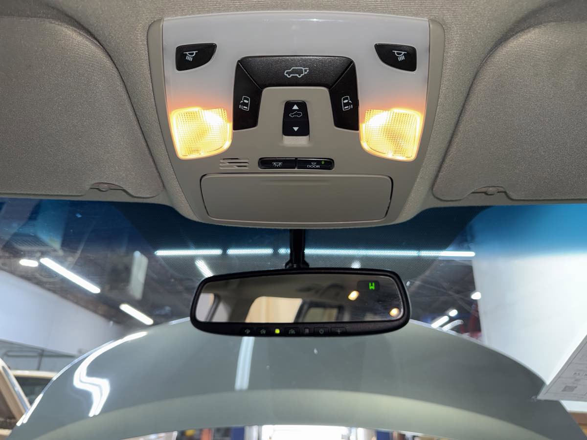 Used 2012 Toyota Sienna XLE w/ XLE Navigation Pkg FWD image 22