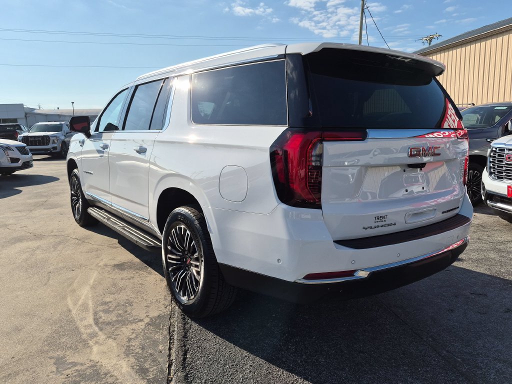 Used 2026 GMC Yukon XL Elevation w/ Elevation Premium Package RWD image 2