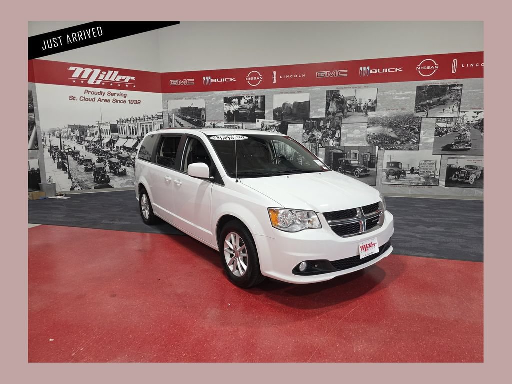 Used 2020 Dodge Grand Caravan SXT w/ Rear Park Assist Package FWD image 1