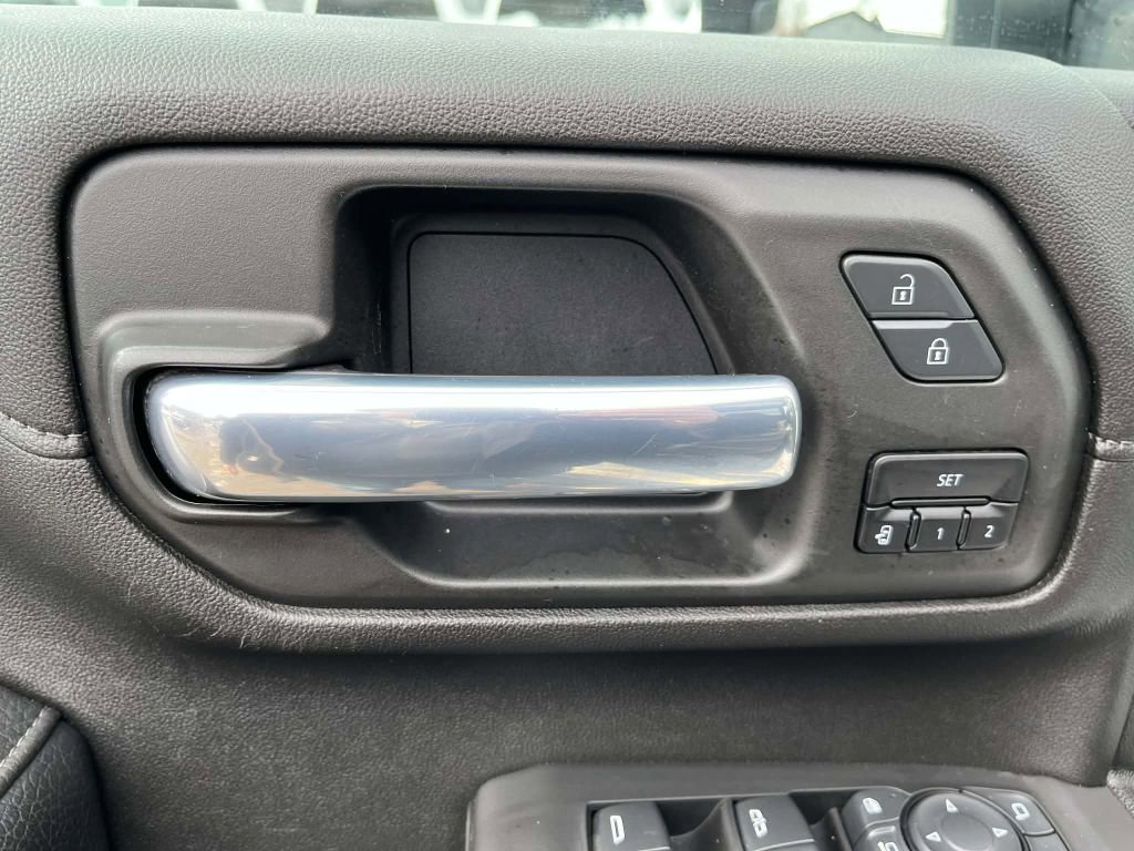 Used 2021 GMC Sierra 3500 Denali w/ Denali Ultimate Package image 19
