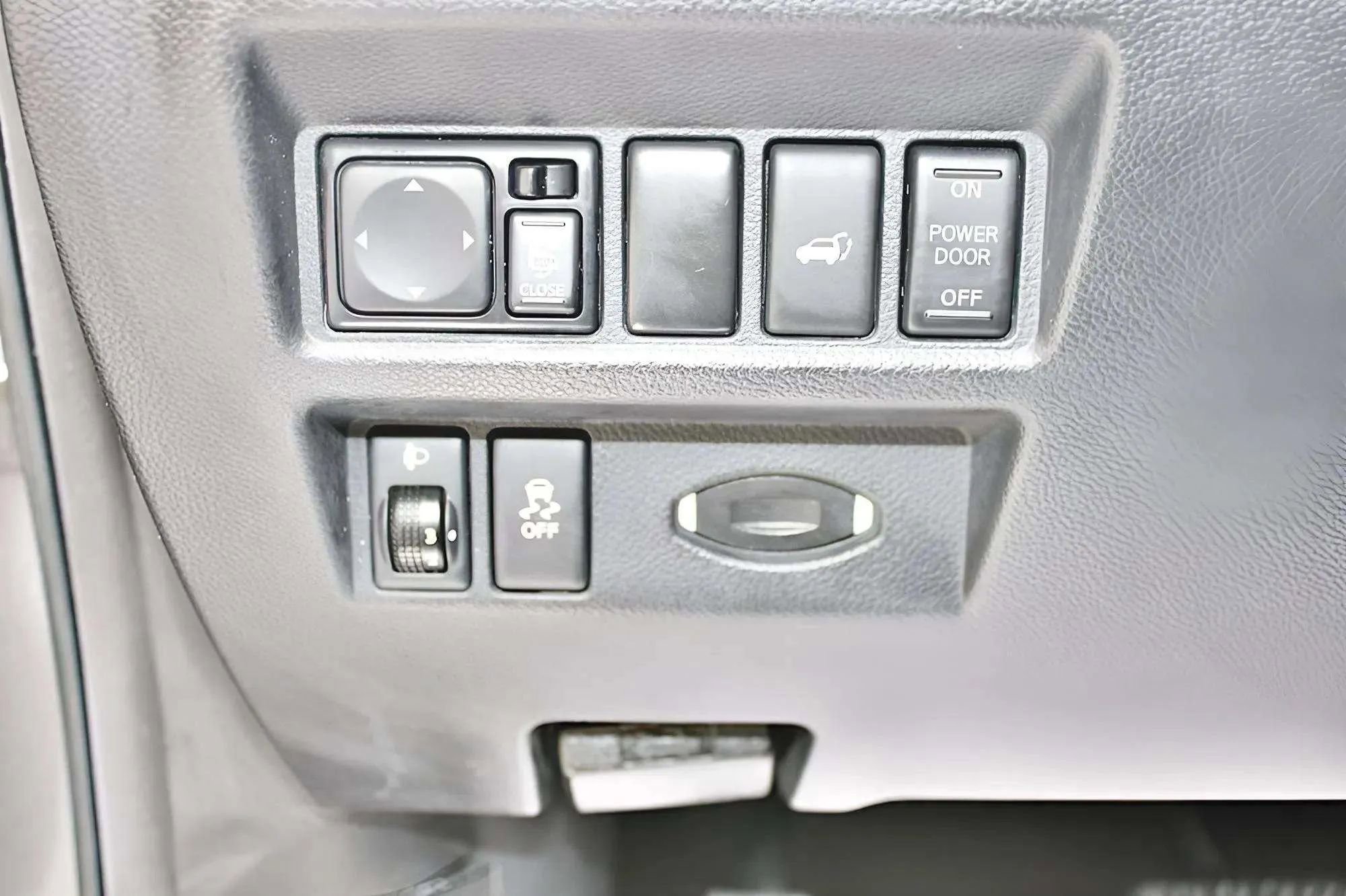 Used 2017 INFINITI QX70 3.7 w/ Premium Package image 12