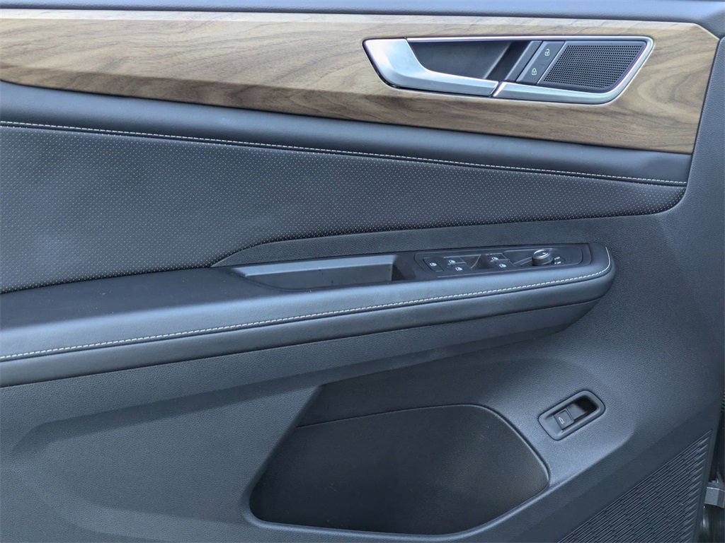 Used 2025 Volkswagen Atlas SE image 11