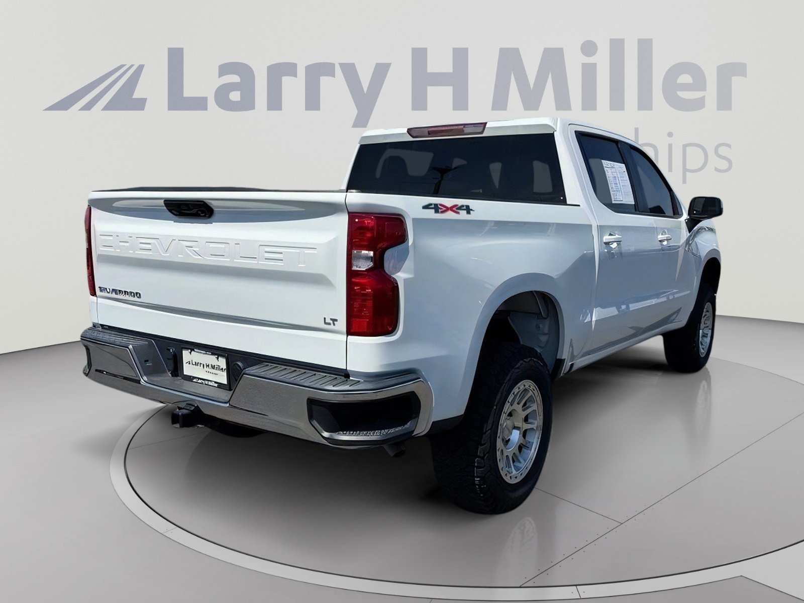 Used 2024 Chevrolet Silverado 1500 LT AWD/4WD image 5