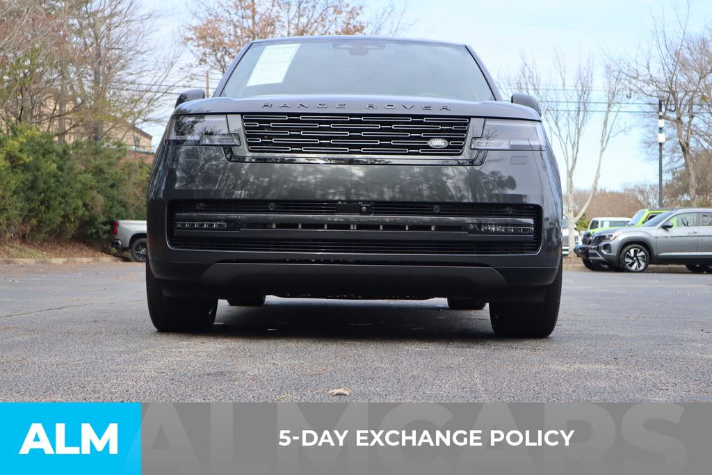 Used 2025 Land Rover Range Rover Long Wheelbase SE image 4
