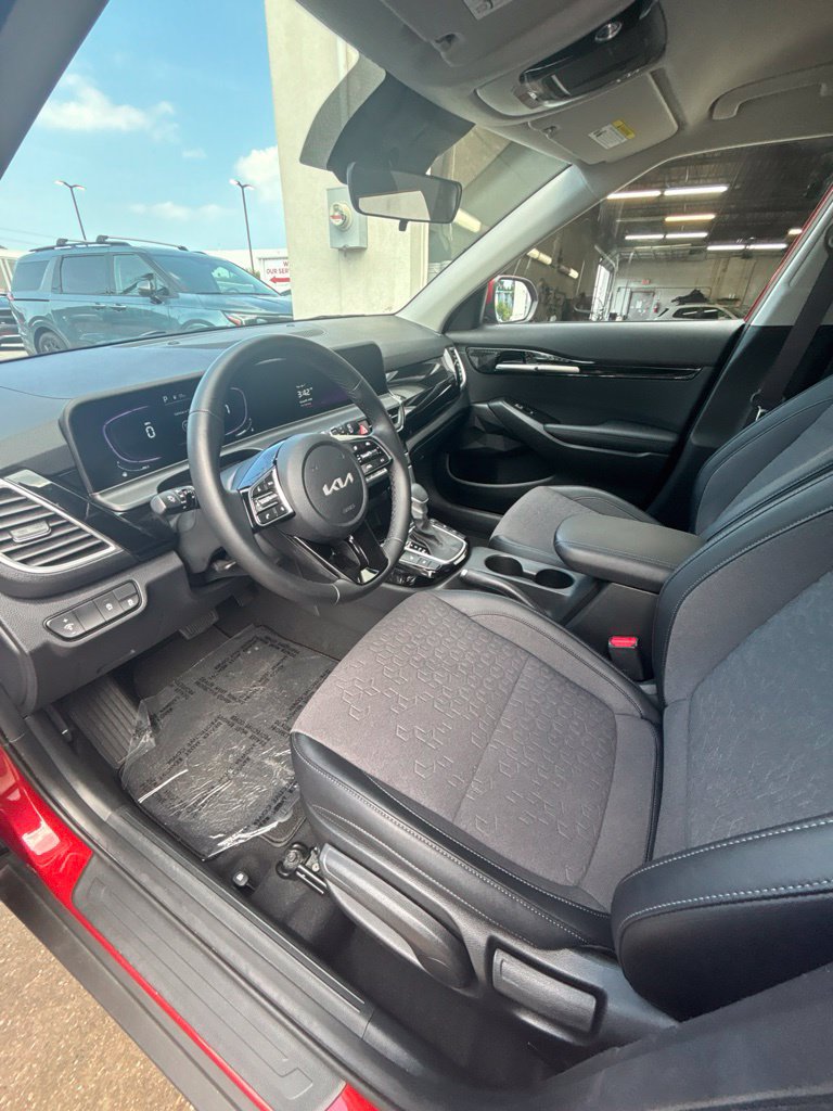 Certified 2025 Kia Seltos S AWD/4WD image 13
