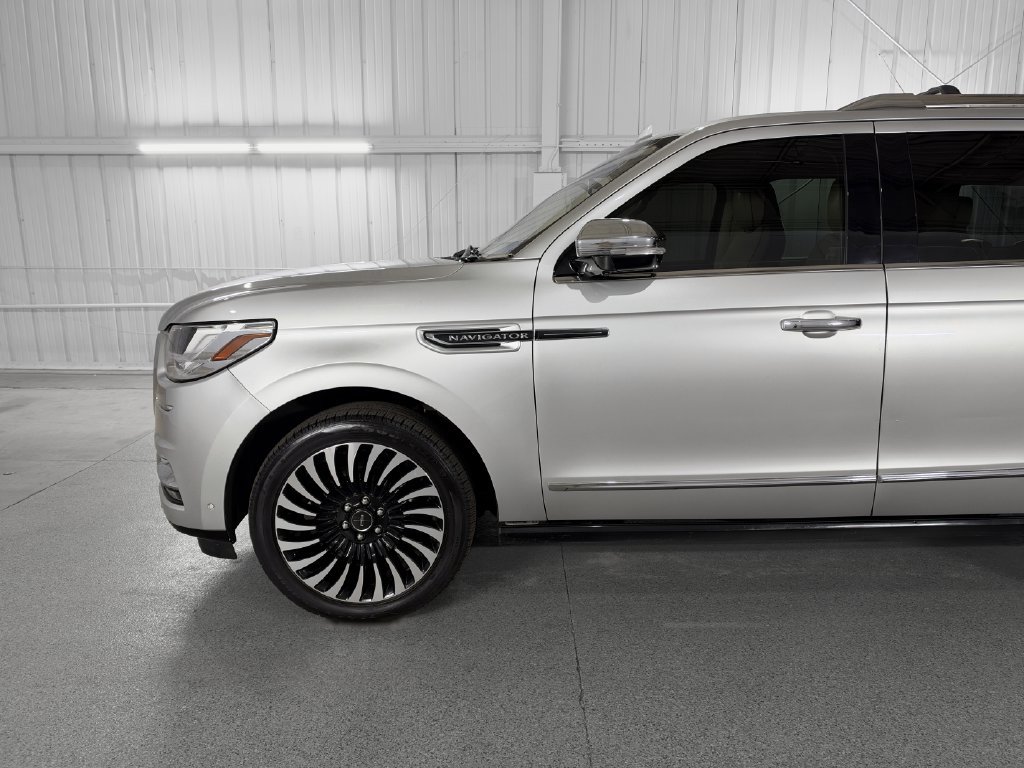 Used 2019 Lincoln Navigator Black Label w/ Cargo Package AWD/4WD image 15